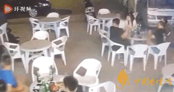 警方通報小車沖過夜市撞飛數人 這一幕太驚險了！