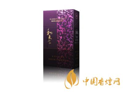 2020白沙和天下價格表和圖片 2020和天下香煙是白沙牌香煙中的一種，說起和天下香煙，相信大家都認識，和天下是高端香煙品牌,隸屬于湖南中煙工業有限責任公司，那么，2020年白沙和天下多少錢一包呢?趕緊來看看吧!  和天下香煙  和天下香煙時尚大氣的包裝　簡潔流暢的線條　以紫色為主色調的搭配　無一不顯示出和天下的不凡紫色在中國傳統里是尊貴的顏色，如北京故宮又稱為“紫禁城”亦有所謂“紫氣東來” 口感上此款雅香綿滑，香氣醇和，余味純凈，實屬難得一見的神品啊!  系列產品  和天下(尊尚中支)  類型： 烤煙型  煙氣煙堿量： 0.0 mg  煙長： 84 mm  過濾嘴長： 25 mm  包裝形式： 條盒硬盒  單盒支數： 20  銷售形式： 國產內銷  生產狀態： 待上市  備注： 白沙和天下尊尚中支  和天下(尊尚5000)  類型： 烤煙型  煙氣煙堿量： 0.0 mg  煙長： 88 mm  過濾嘴長： 25 mm  包裝形式： 條盒硬盒  單盒支數： 20  銷售形式： 國產內銷  生產狀態： 已上市  備注： 白沙和天下尊尚5000  白沙(硬和天下雙中支)  單盒參考價： 90 元  條盒參考價： 900 元  條盒批發價： 763.2 元  小盒條形碼： 6901028204798  條包條形碼： 6901028204804  白沙(和天下天下韶山)  單盒參考價： 100 元  條盒參考價： 1000 元  小盒條形碼： 6901028196925  條包條形碼： 6901028196932  白沙(軟和天下檀香)  單盒參考價： 100 元  條盒參考價： 1000 元  條盒批發價： 763.2 元  白沙(和天下細支)  單盒參考價： 100 元  條盒參考價： 1000 元  條盒批發價： 720.8 元  小盒條形碼： 6901028196048  條包條形碼： 6901028196055  白沙(軟和天下)  單盒參考價： 100 元  條盒參考價： 1000 元  條盒批發價： 720.8 元  小盒條形碼： 6901028196017  條包條形碼： 6901028196024  白沙(和天下)  單盒參考價： 100 元  條盒參考價： 1000 元  條盒批發價： 848 元  小盒條形碼： 6901028196925  條包條形碼： 6901028196932  通過以上的信息可以了解到2020年白沙和天下的價格，以上就是香煙網為您提供的關于2020白沙和天下價格表和圖片，白沙和天下多少錢一包?的信息，想要了解更多的信息請來關注香煙網吧!白沙和天下多少錢一包？