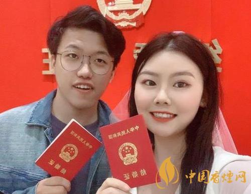 90后同名同姓情侶領證結婚 太有夫妻緣了！